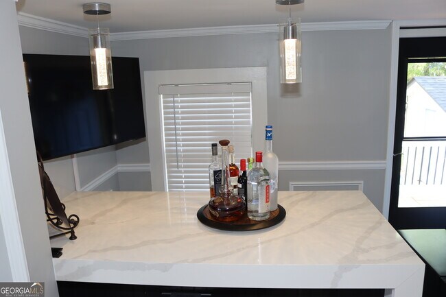 Building Photo - 518 North Ave