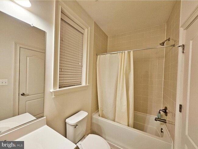 Building Photo - 3332 Burton Dr