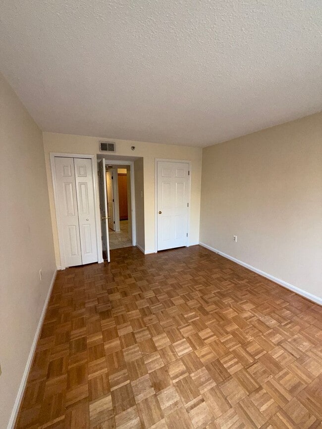 Building Photo - 2 Bedroom 2 Bathroom Condo Available for Rent