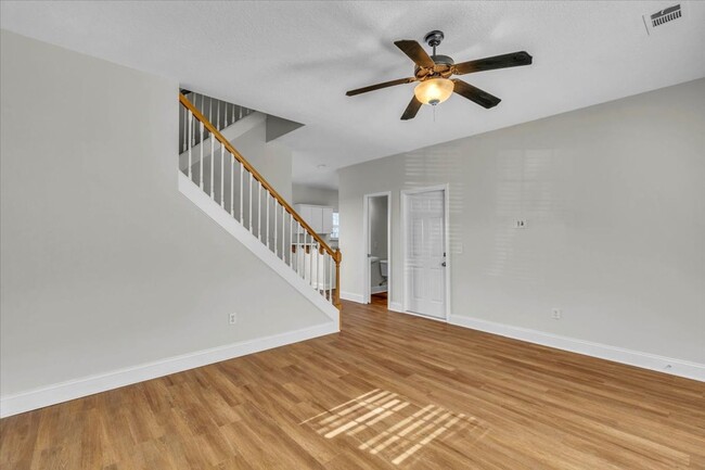 Building Photo - 3 Br, 2.5 Ba Townhome In Richmond Hill