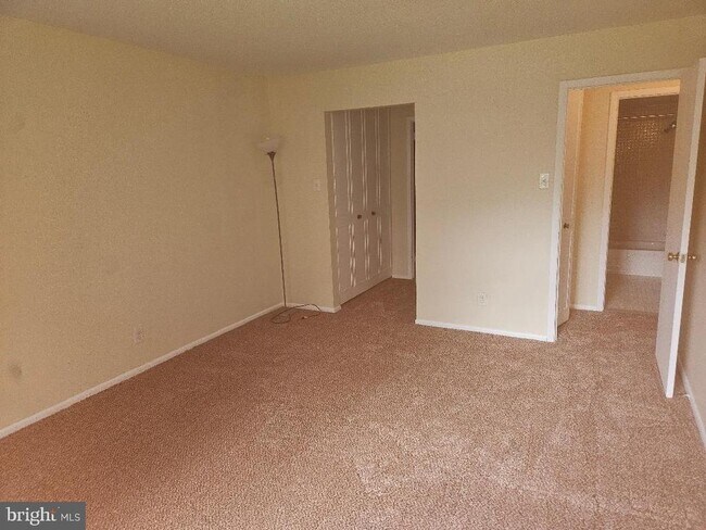 Building Photo - 326 Drummers Ln