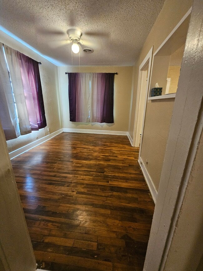 Building Photo - 5108 Locke Ave