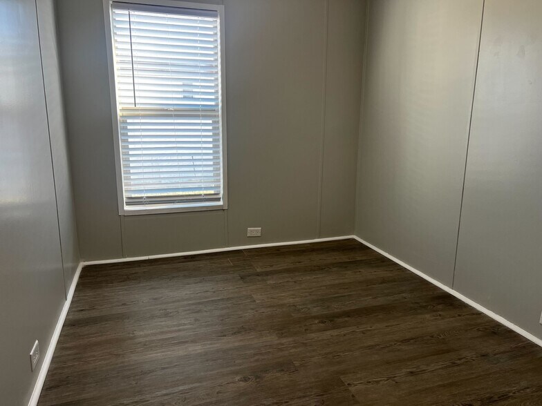 Building Photo - 709 N Collins Fwy