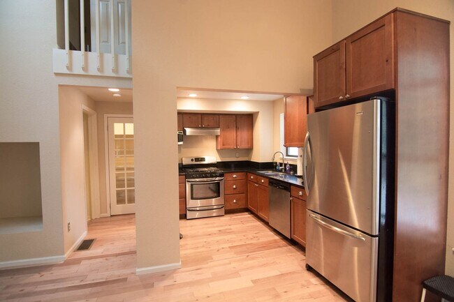 Building Photo - Beautiful 2bd/2ba Townhome in Downtown Louisville!