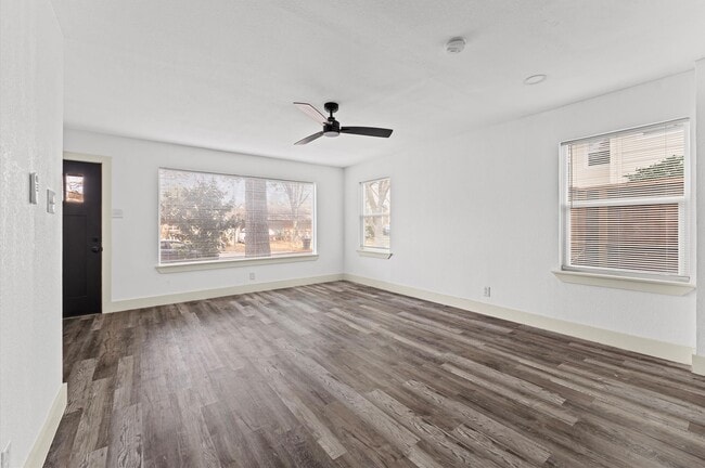 Building Photo - 2105 Sheridan St