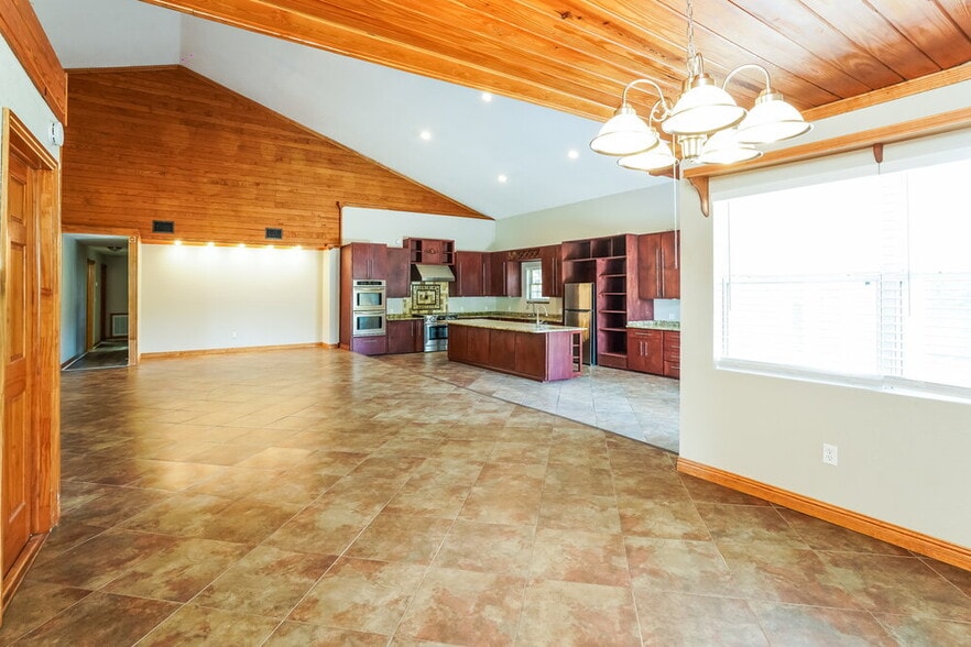 Building Photo - 1705 Athens Ct