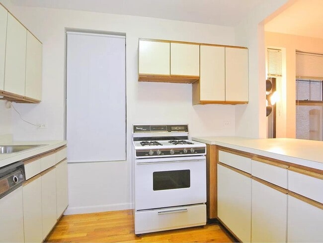 Building Photo - 3117 Broadway