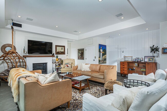 Building Photo - Coronado Beach House