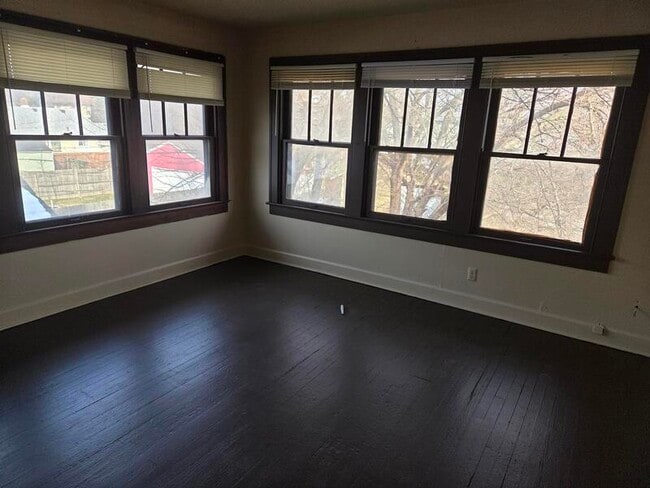 Building Photo - 927 Dequincy St