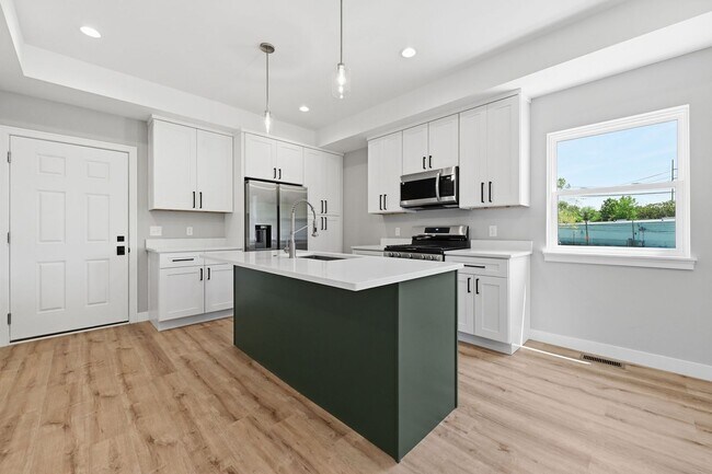 Building Photo - 4728 Walworth Ave