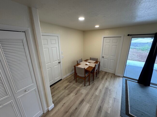 Building Photo - 368 Dogwood Ln
