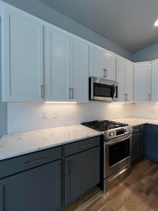 Building Photo - 976 Youngs Ln