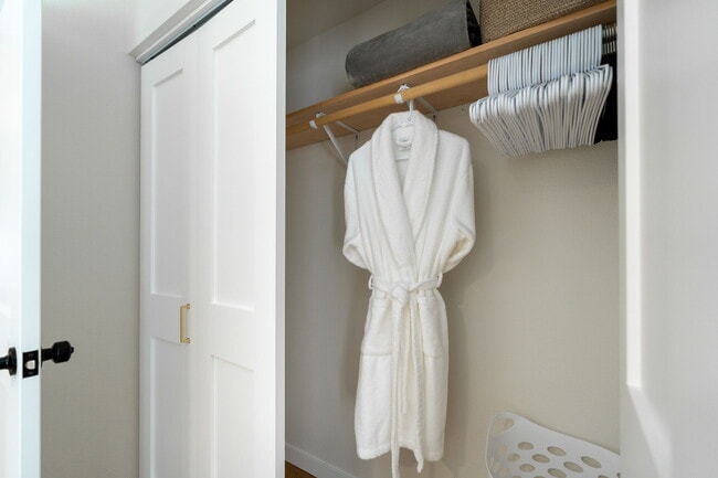 Building Photo - B Street