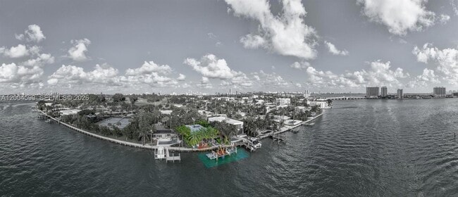 Building Photo - 2440 N Shore Terrace