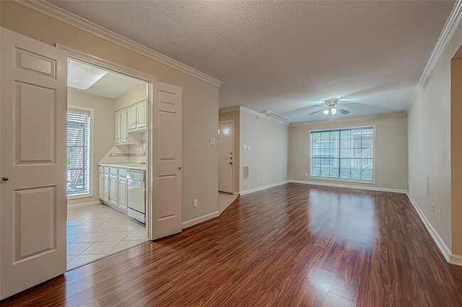 Building Photo - 1311 Antoine Dr