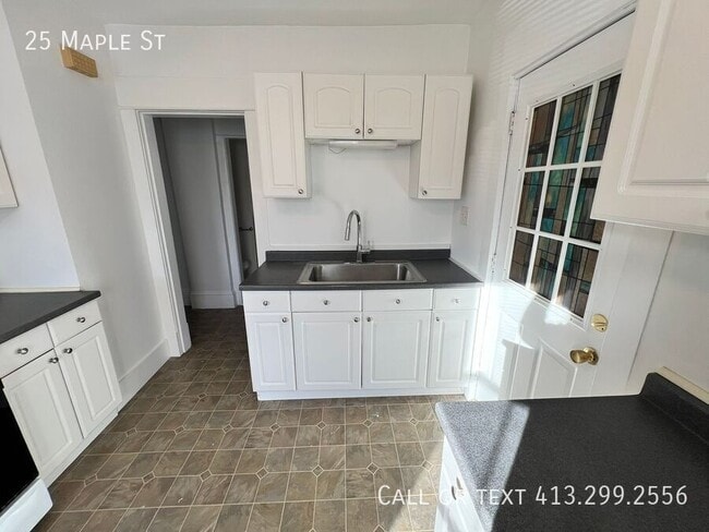 Building Photo - 25 Maple St