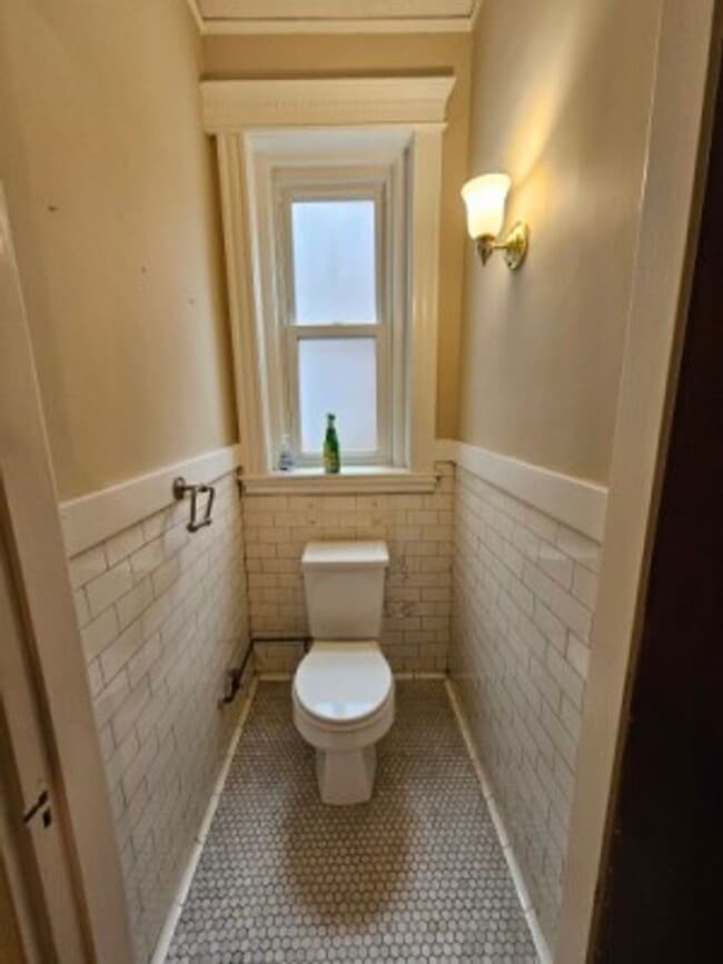 Building Photo - Fenway 5 bed 1.5 Bath