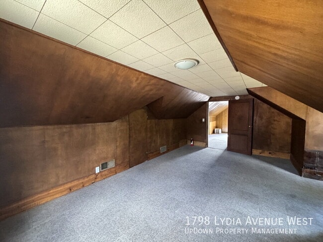 Building Photo - 1798 Lydia Ave W