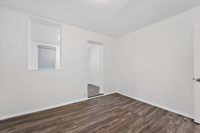 Building Photo - 2 bedroom 1.5 bath rowhome for rent in Baltimore