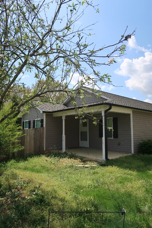 Building Photo - 210 Orch Pk Ln