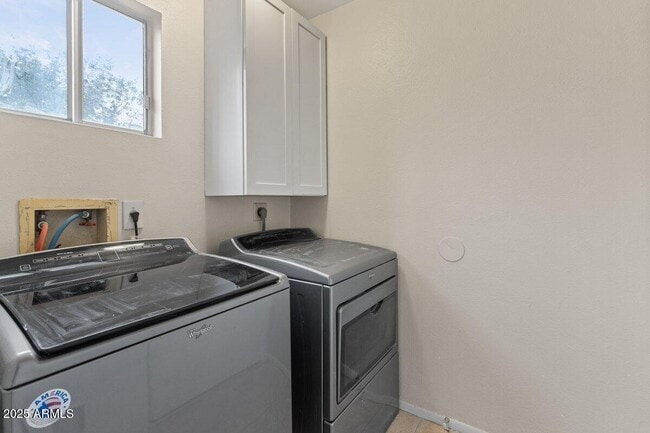 Building Photo - 7120 W Sunnyslope Ln