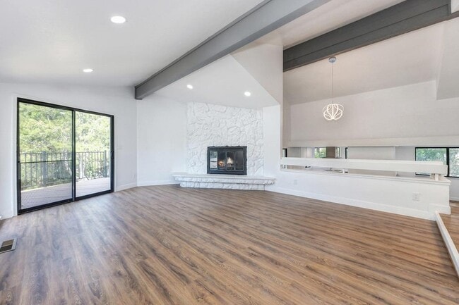 Building Photo - 23986 Oakmont Way