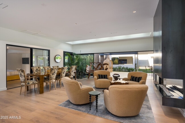 Building Photo - 5311 E Mitchell Dr