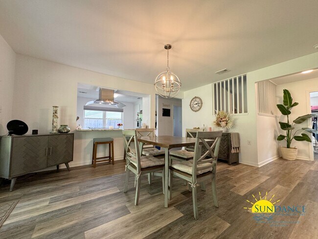 Building Photo - Stunning 3 Bedroom Home near Hurlburt Fiel...