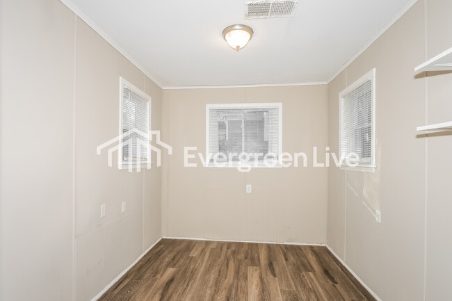 Building Photo - 3082 Robbiedon St