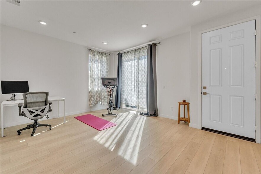 Building Photo - 27116 Vly Oak Pl