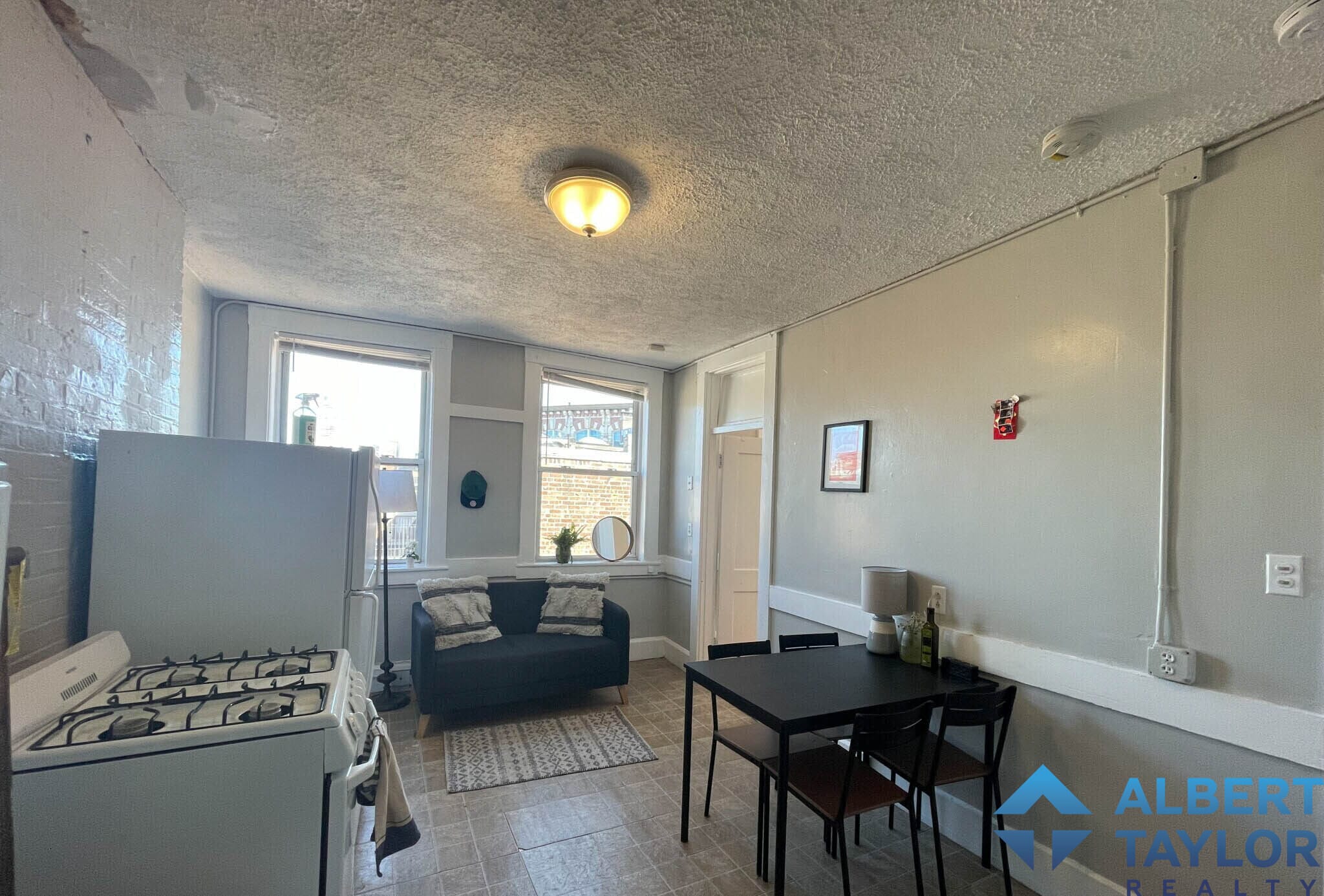 Building Photo - 172 Endicott St