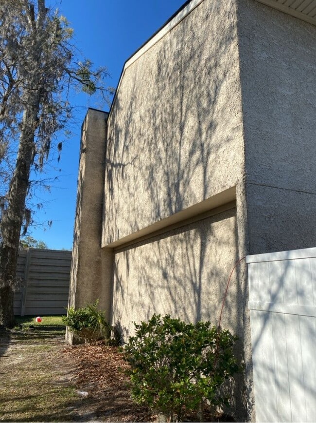 Building Photo - AVAILABLE NOW! (Pets Considered)
