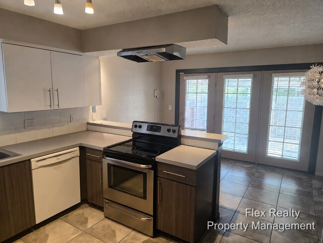 Building Photo - 5809 Ryewyck Dr