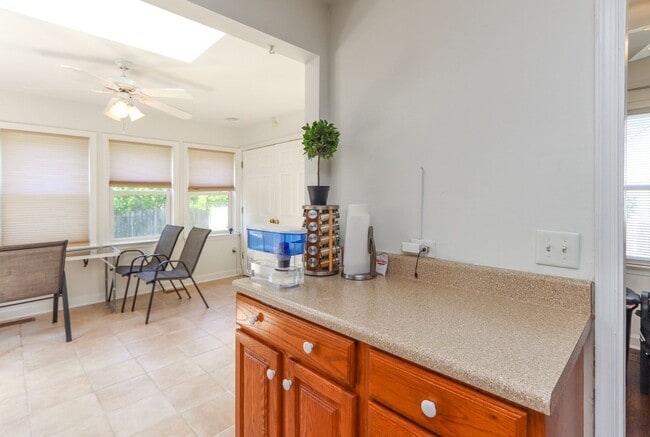 Building Photo - 614 Sedgefield Dr