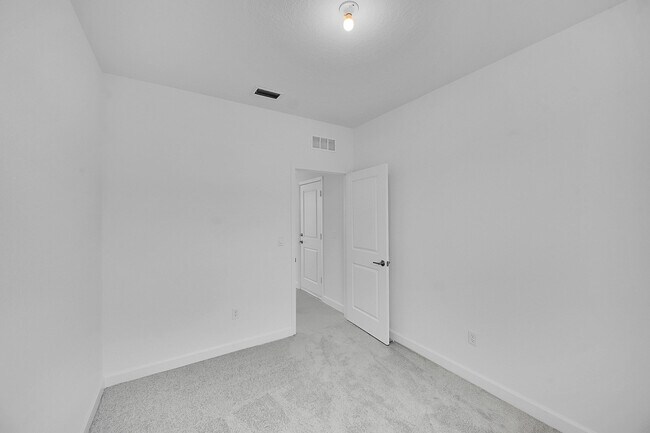 Building Photo - 520 Rivergrass St
