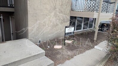 Building Photo - Cozy 2 BR 1 BA Condo Available In West Valley