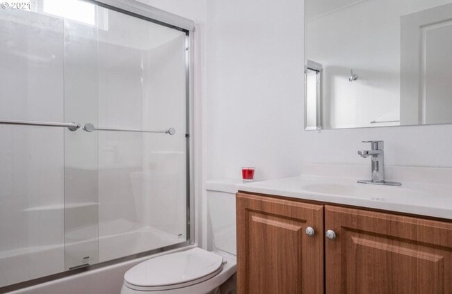 Building Photo - Beautiful 3 bd, 1 bath open kitchen/living, large yard, walk through video.