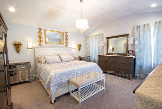 Building Photo - 501 Delaware Ave