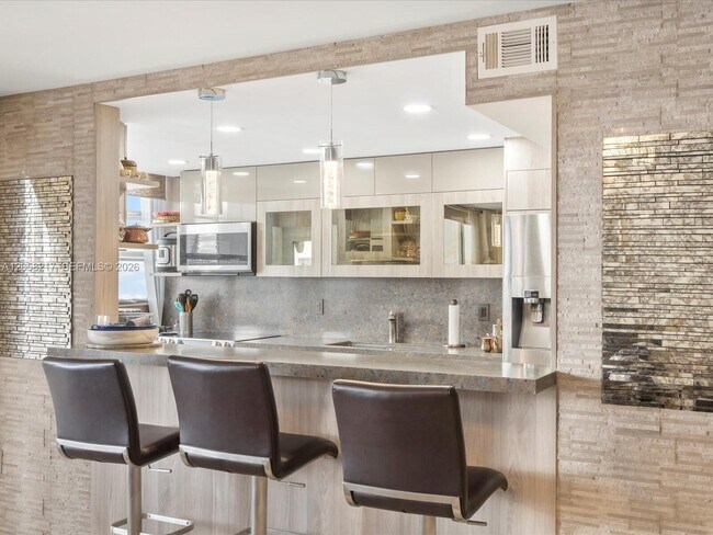 Building Photo - 18071 Biscayne Blvd