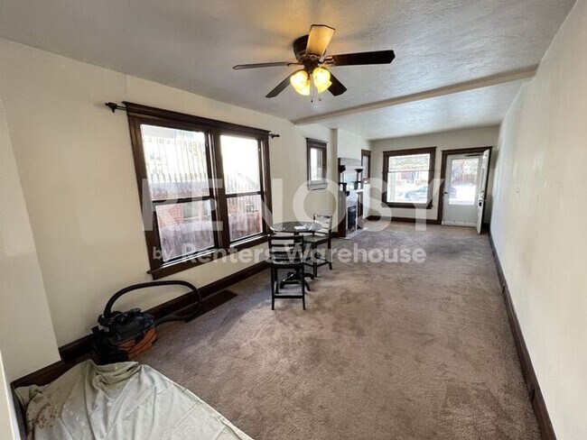 Building Photo - Charming 1 Bed / 1 Bath Duplex with basement Near Washington Park – Available Now!