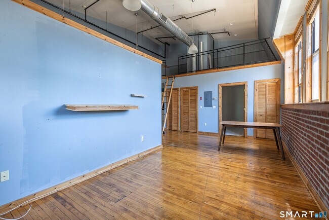 Building Photo - 325 Myrtle Ave