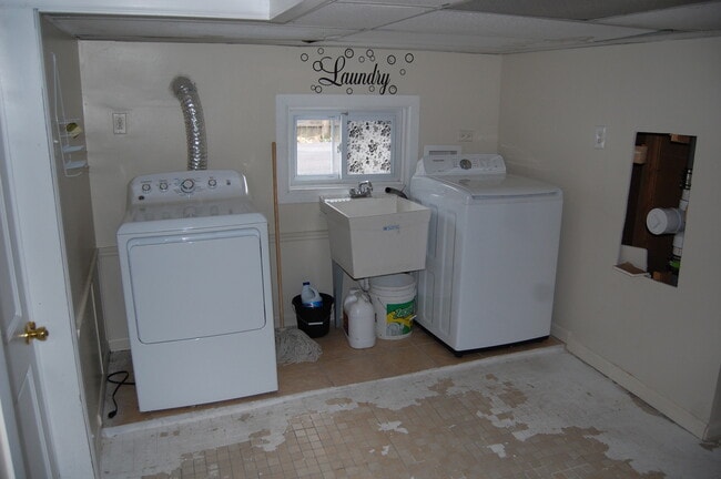 Building Photo - 430 S Monterey Ave