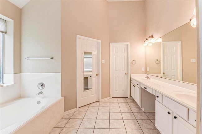 Building Photo - 1138 Jasons Bend Dr