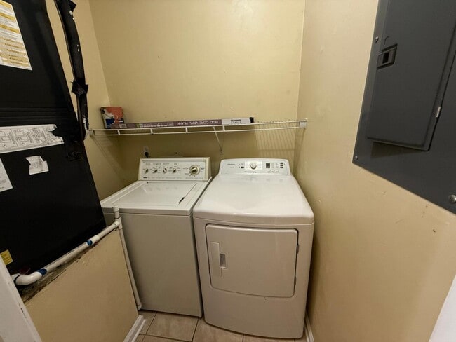 Building Photo - 2014 Midyette Rd