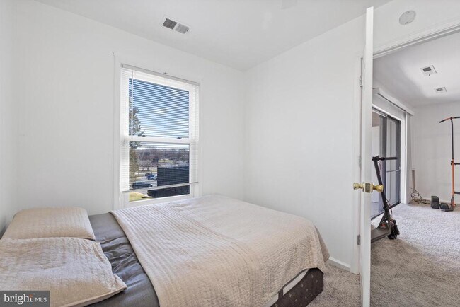 Building Photo - 804 Quince Orchard Blvd