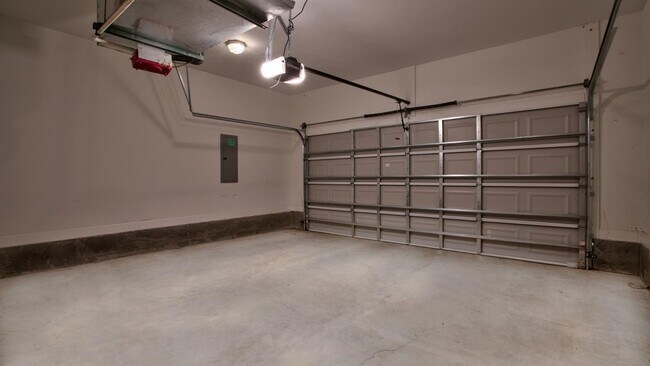 Building Photo - 1864 Belle Vue Way