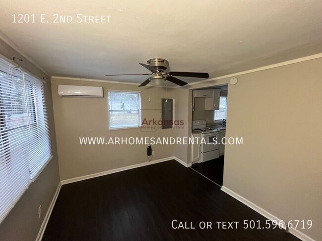 Building Photo - 1201 E 2nd St