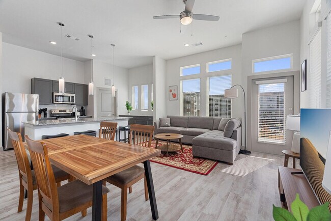 Building Photo - 12100 1/2 Ferrystone Glen Dr