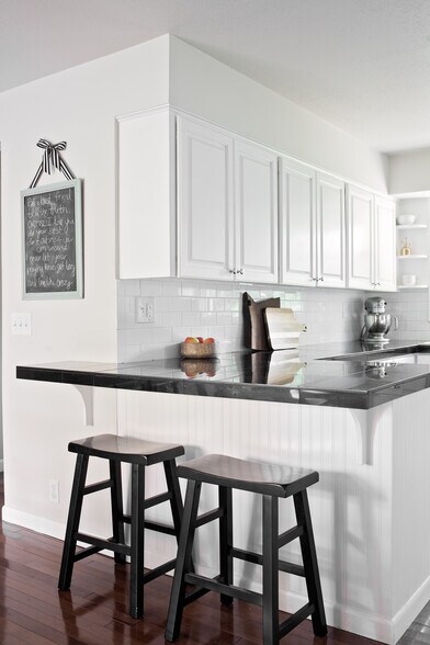 Building Photo - 12650 SW Park Way