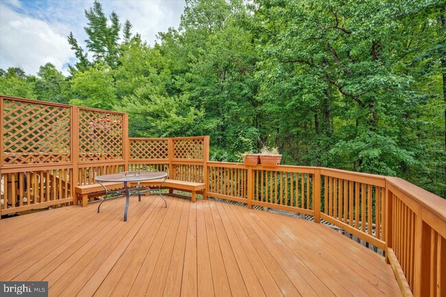 Building Photo - 7177 Lake Cove Dr